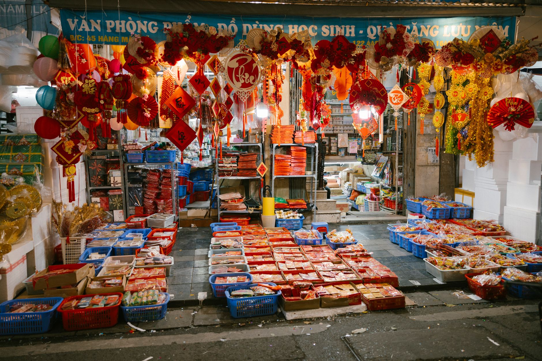 Cửa hàng nhỏ trên phố cổ Hà Nội — ứng dụng AI cho hộ kinh doanh và shop nhỏ tại Hà Nội