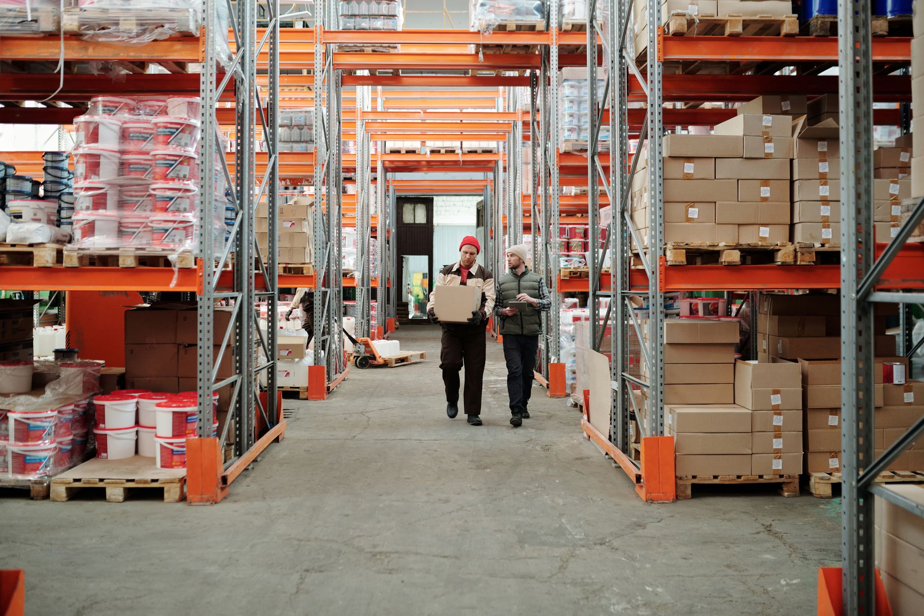 Kho hàng và logistics tại TP.HCM — AI cho quản lý kho, chứng từ và vận hành